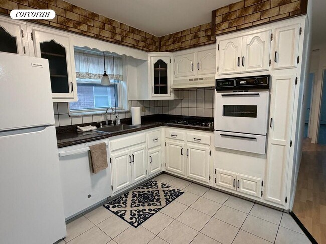 Foto del edificio - 2735 Cropsey Ave