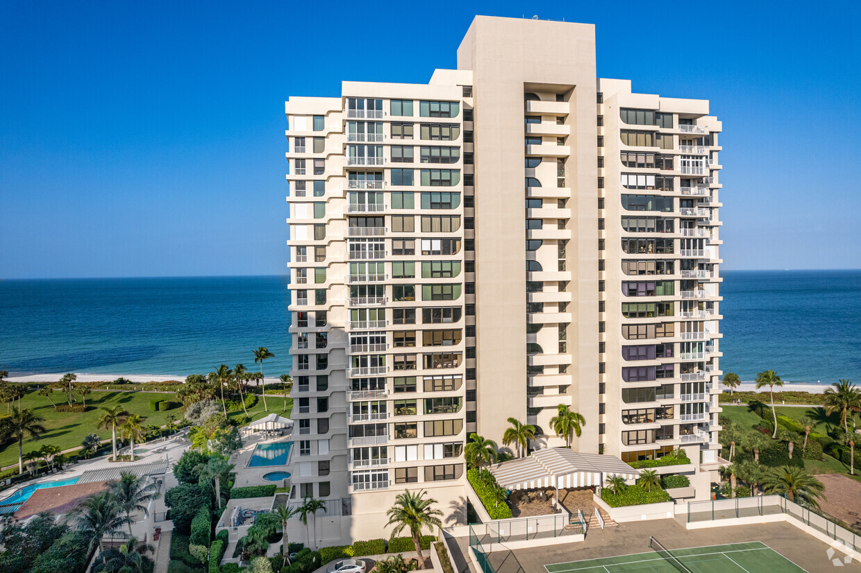 4301 Gulf Shore Blvd - Park Plaza