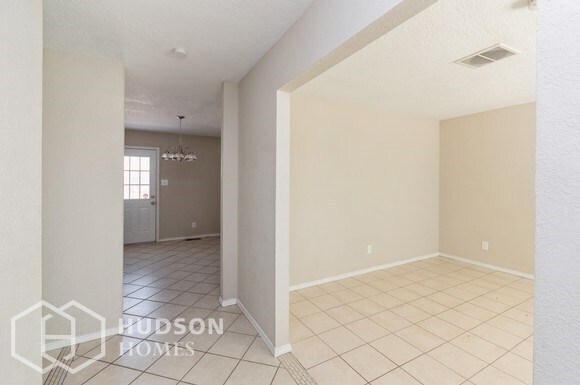 Building Photo - 325 Verde Dr SW