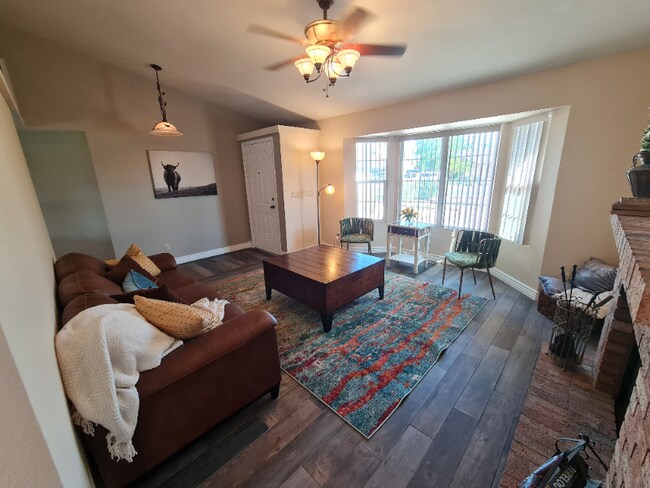 Foto del edificio - 7944 W Charter Oak Rd