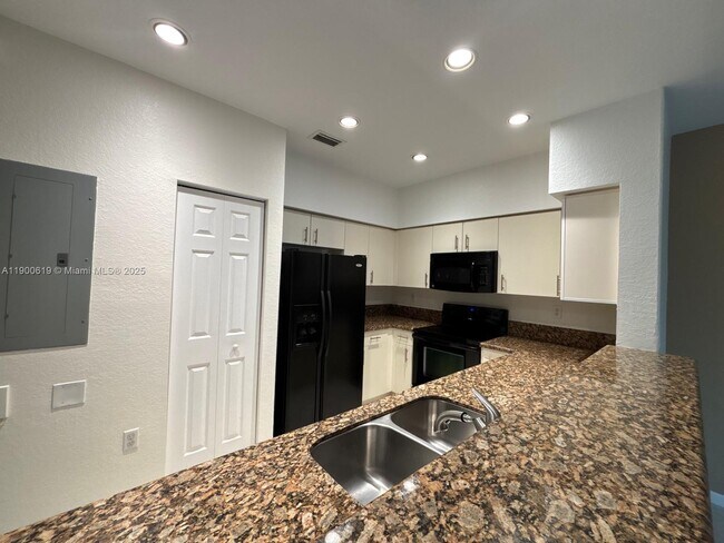 Foto del edificio - 8354 SW 29th St