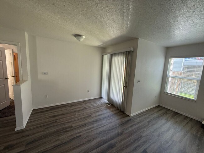 Foto del edificio - 553 S Workland Ln