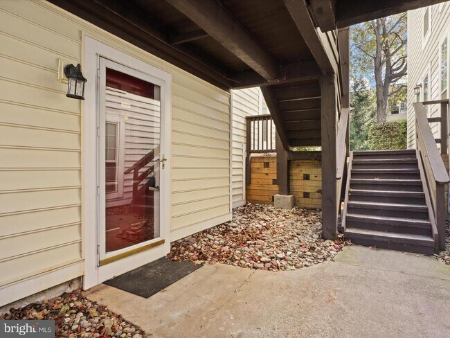 Foto del edificio - 10064 Oakton Terrace Rd