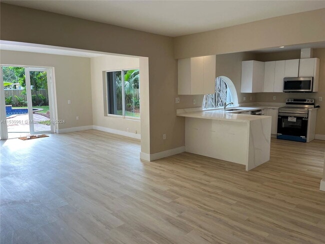 Photo - 550 NE 174th St House