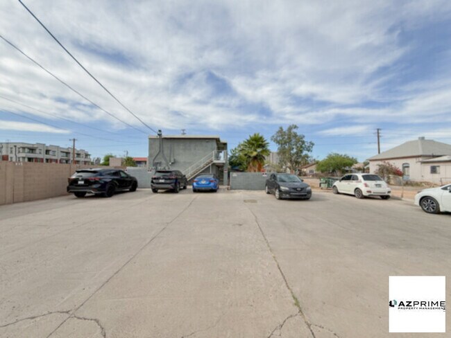 Foto del edificio - Cozy and Contemporary Phoenix Studio Featuring a Smart, Open Layout and Modern Upgrades Throughout.