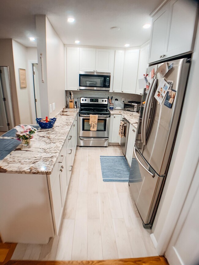 Building Photo - 25 Custer St