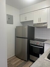 Building Photo - 21 Stirling Ave S