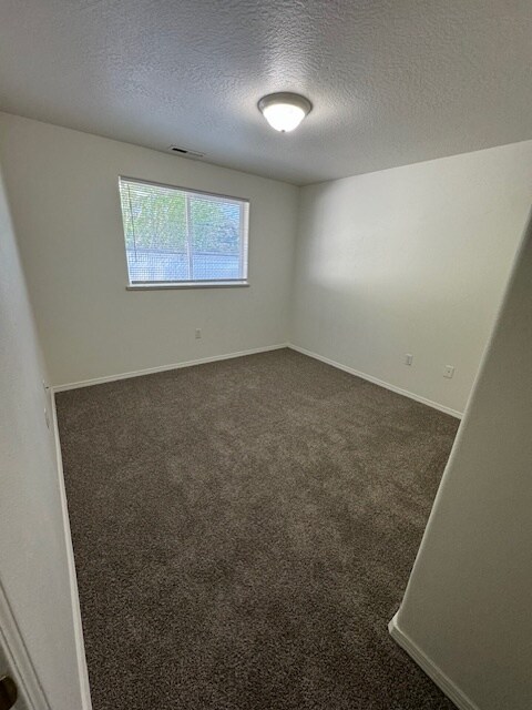 Building Photo - 887 Columbine Way