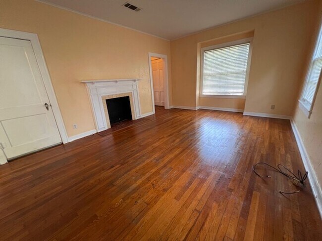 Foto del edificio - Precious 2 Bedroom 1 Bath Home in Highland!