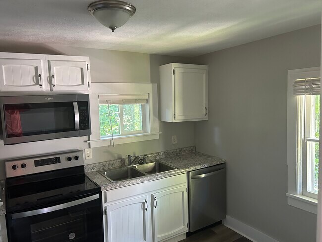 Kitchen - 311 Lamonte Ter