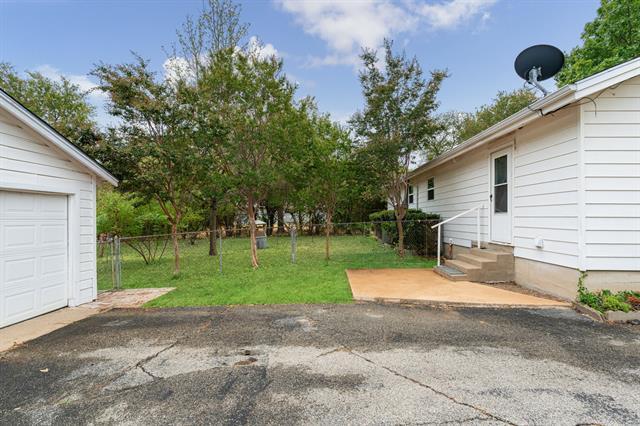 Building Photo - 307 Young Dr