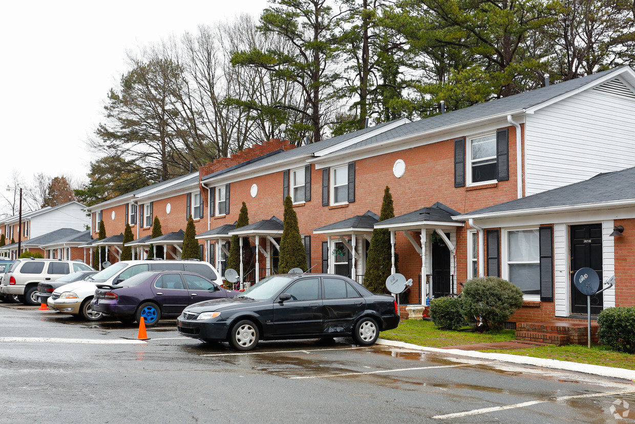 Primary Photo - East Park Apartments