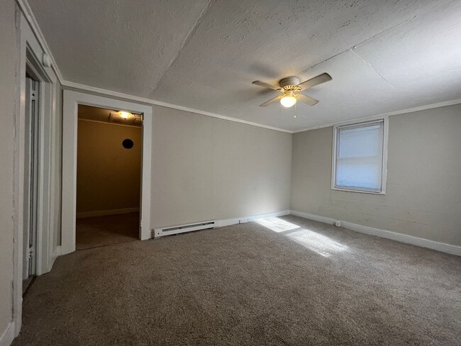 Building Photo - MOVE-IN READY!