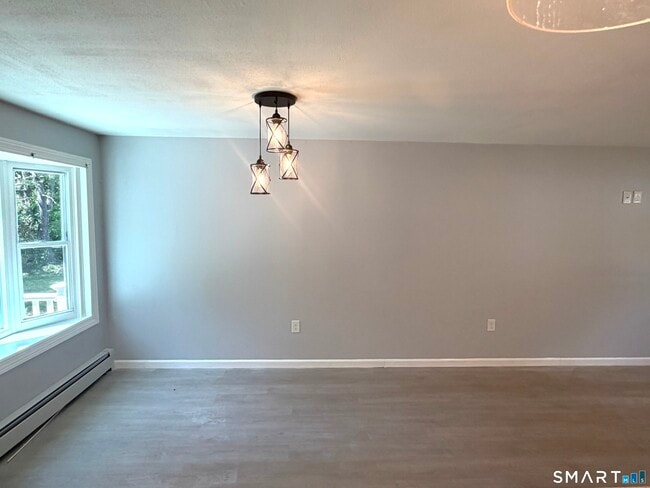 Building Photo - 31 Forest Ln