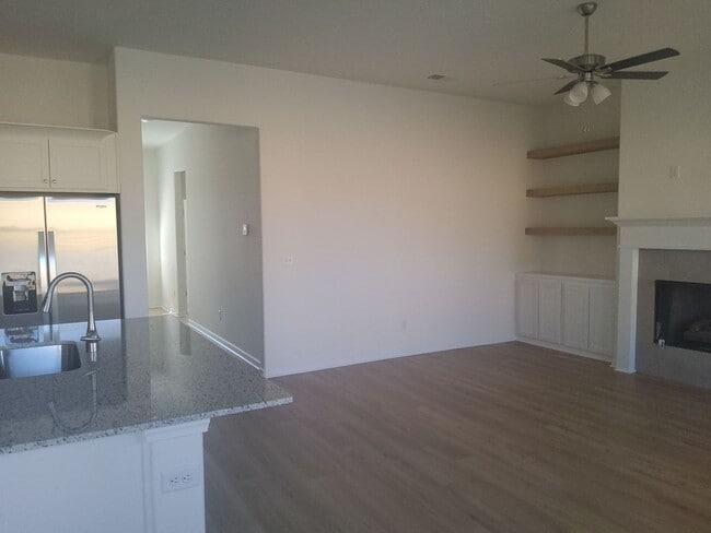 Building Photo - 360 Green Willow Dr