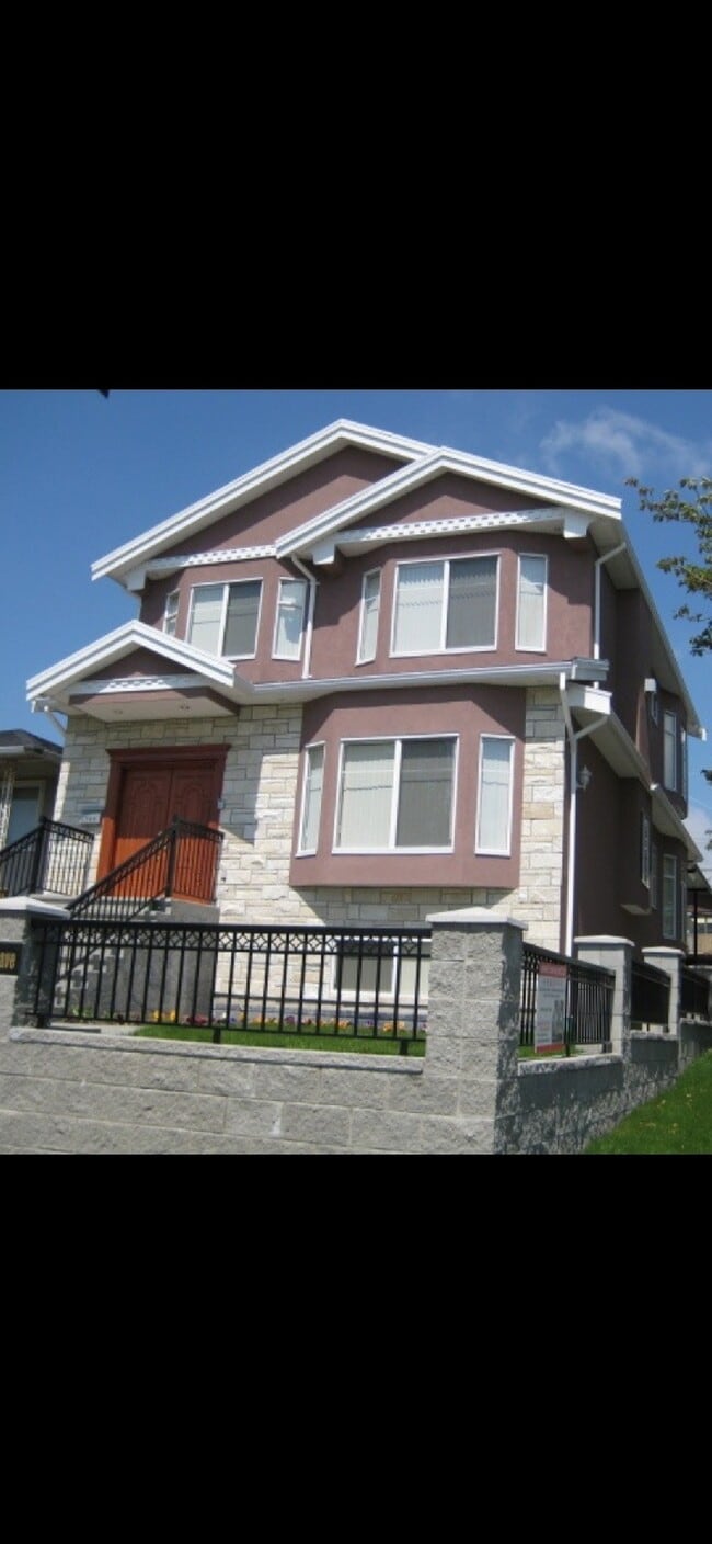 Building Photo - 1295 E 61st Ave