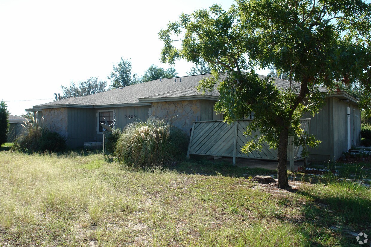 Primary Photo - 3409 Green Briar Cir