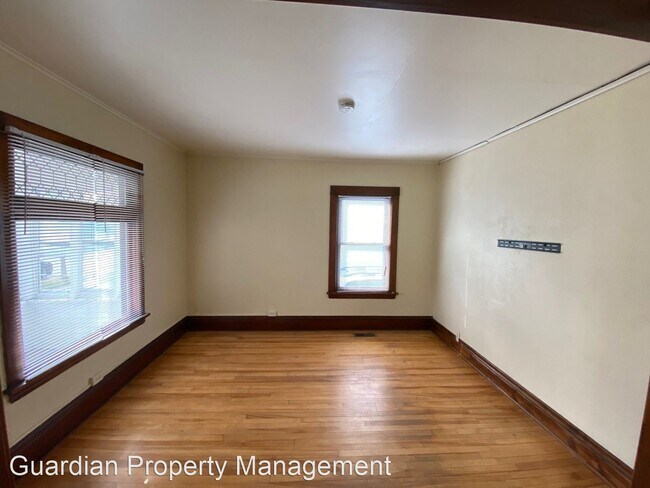 Foto del edificio - 3 br, 1 bath House - 1111 13th Ave SE