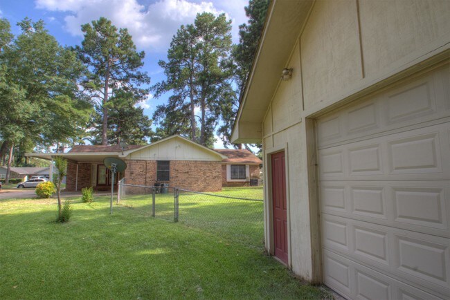 Building Photo - 449 E Greenfield Dr