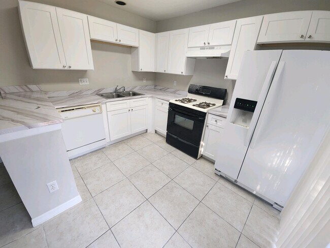 Building Photo - 720 Cape Cod Cir