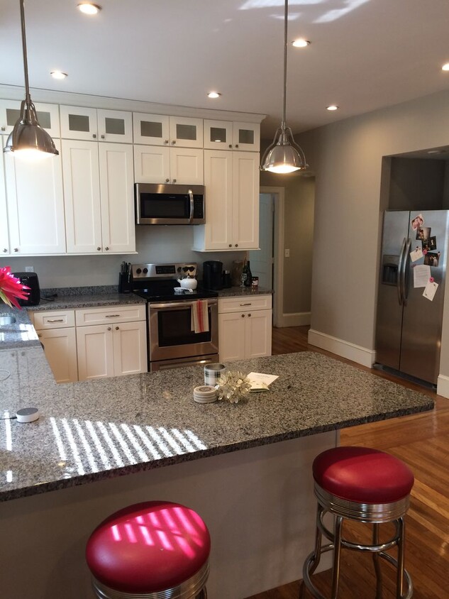 Foto principal - Nicely renovated 1 bed unit with all utili...