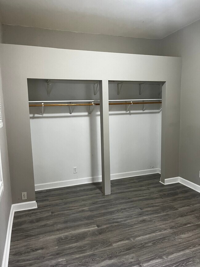 Dormitorio 1 - 357 College Ave