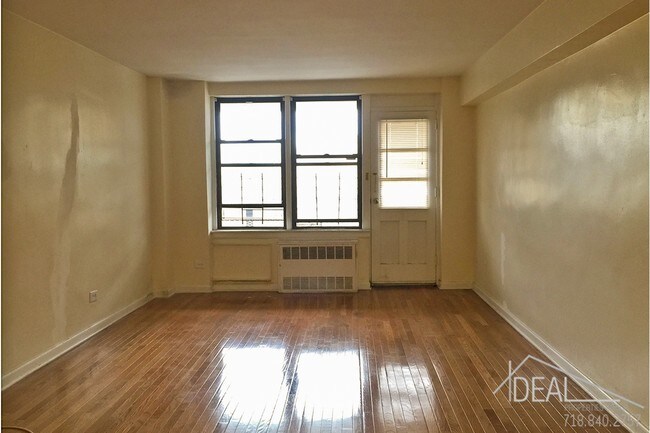 Building Photo - 1633 Rockaway Pky
