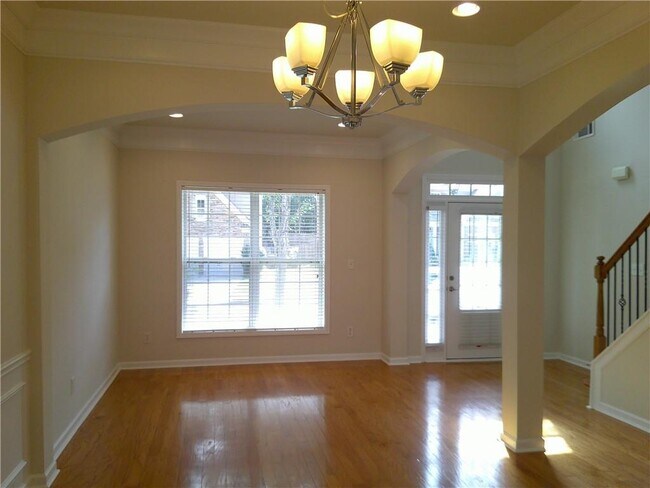Foto del edificio - 2302 Jasmine Glen Dr