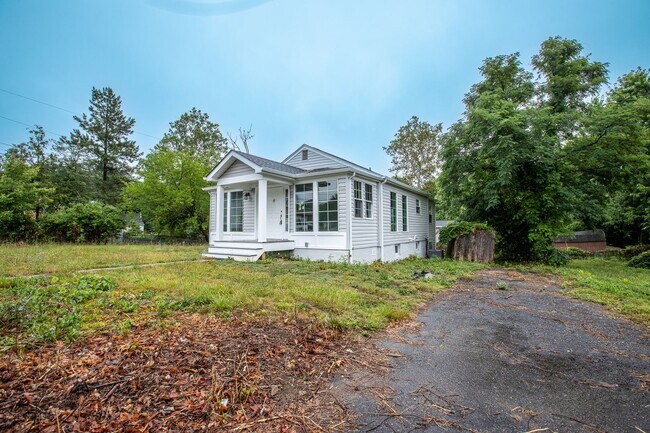 Foto del edificio - Newly Renovated 3 BR/1 BA Single-Family Ho...