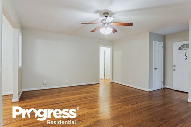 Foto del edificio - 752 Barclay Ln