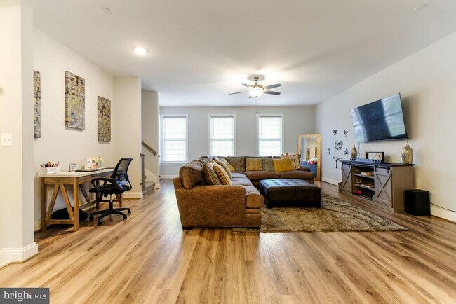 Building Photo - 976 Rye Dr