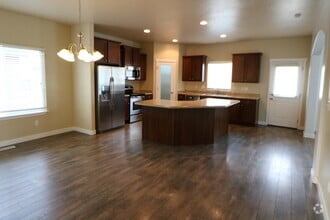Building Photo - 775 S Willow Park Dr