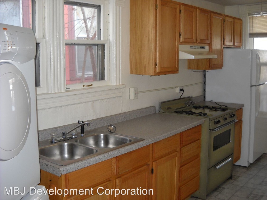 Primary Photo - 2207 Blake Ave