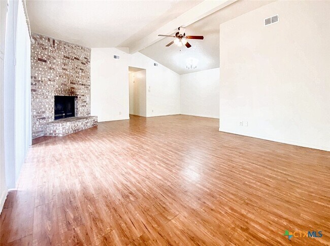 Foto del edificio - 109 Hughson Dr