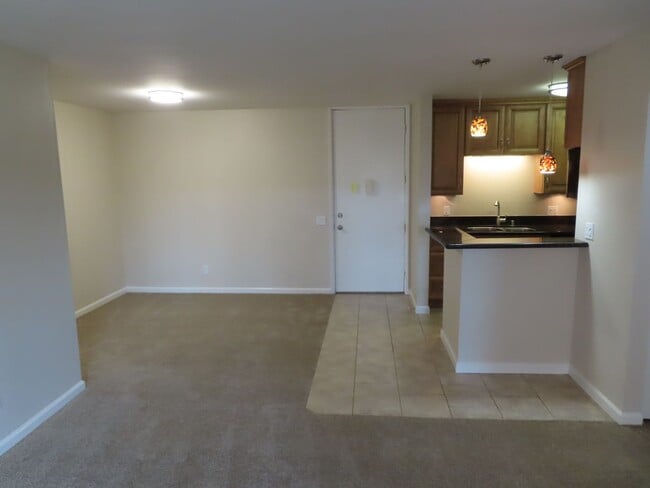 Foto del edificio - Updated Two Bedroom Condo in Fashion Valley / Mission Valley