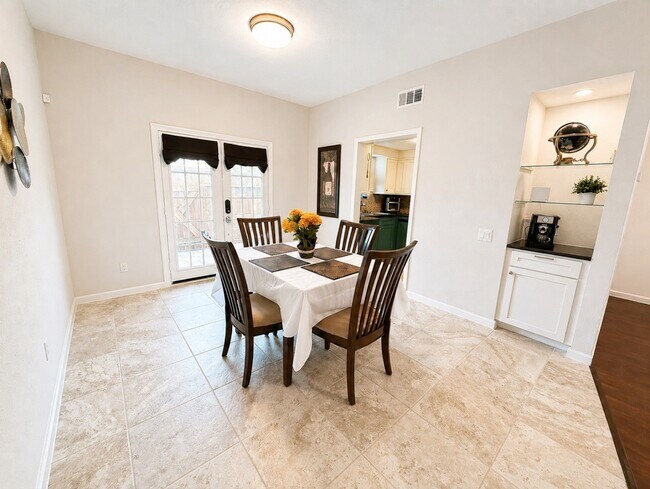 Building Photo - 11710 Southlake Dr