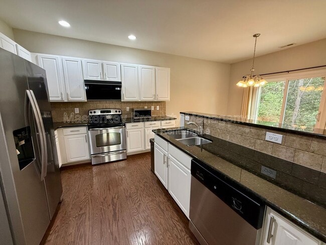 Foto del edificio - 450 Jerome Rd