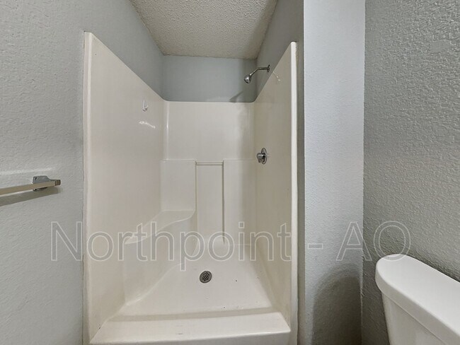 Building Photo - 309 NW Woodbury Dr
