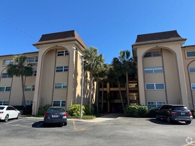 Building Photo - 2525 West Bay Dr