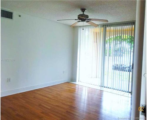 Foto del edificio - 2163 Renaissance Blvd