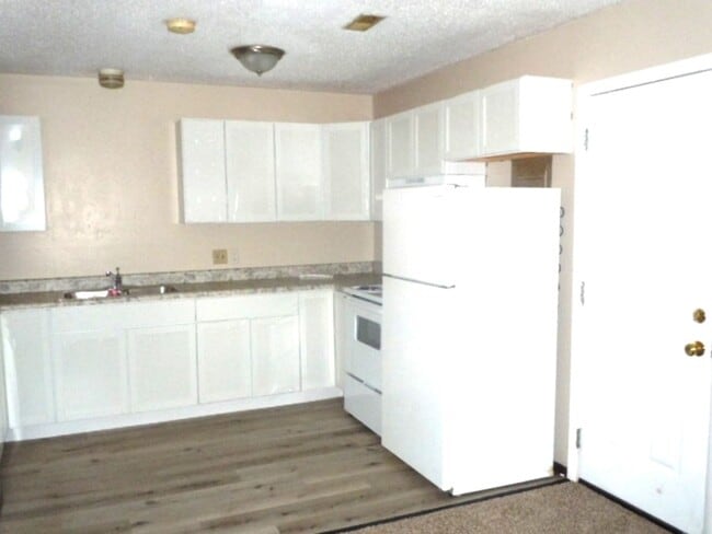 Building Photo - 8 Bonne Terre