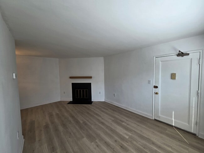 Foto del edificio - 2604 Tunlaw Rd NW