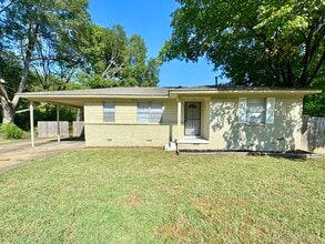 Building Photo - 3176 Beauchamp Dr
