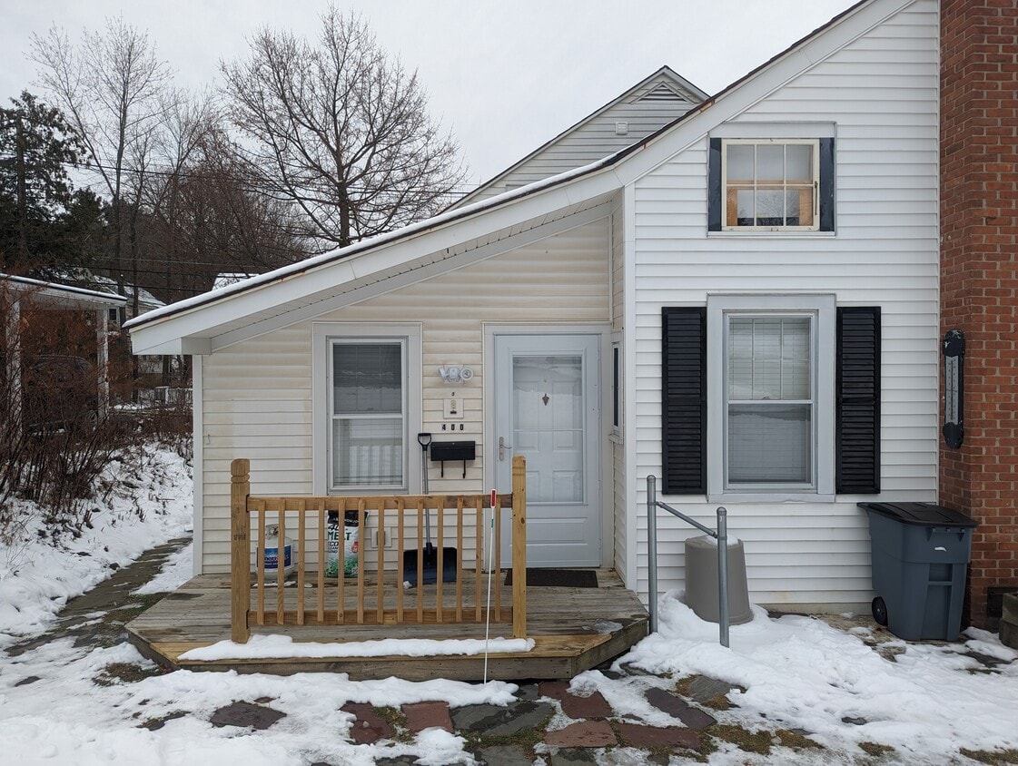 400 South St Unit 3, Bennington, VT 05201 Apartments in Bennington