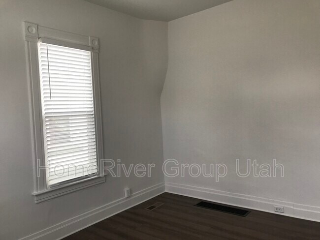 Foto del edificio - 920 Princeton Ave S