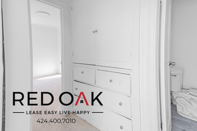 Building Photo - Cozy One Bedroom with Hardwood Vinyl Floor...