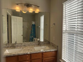 Building Photo - 811 Spring Valley Ct