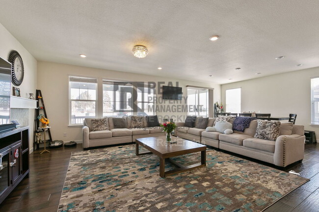 Building Photo - 2888 Fractus St