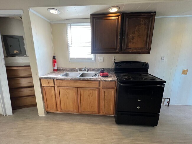Foto del edificio - 2 Bedroom with a Bonus Room and Large Yard