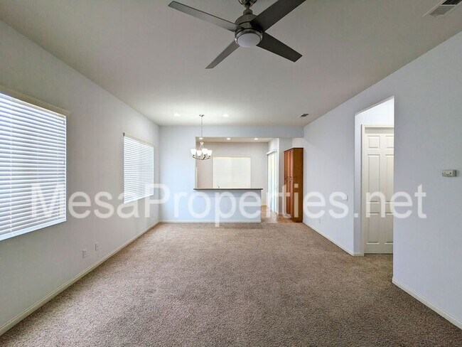 Foto del edificio - 10241 Darby Rd